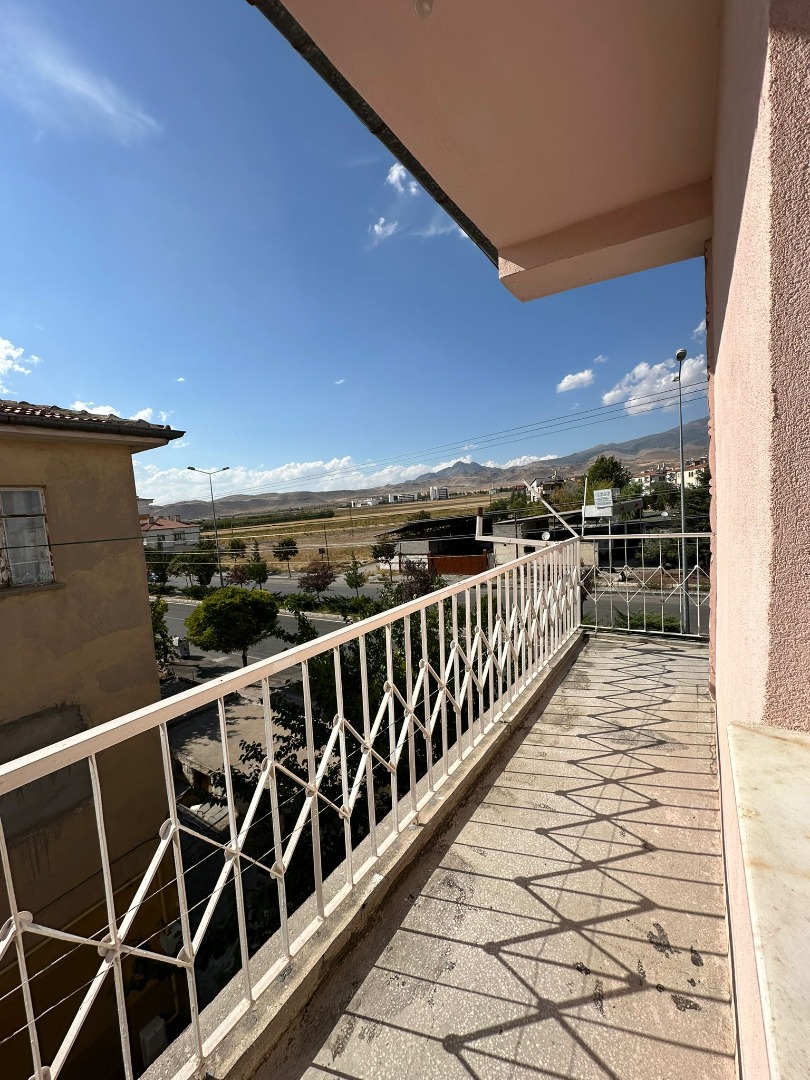 KAYSERİ DEVELİ BAHÇELİEVLER MAHALLESİNDE SATILIK FIRSAT DAİRE